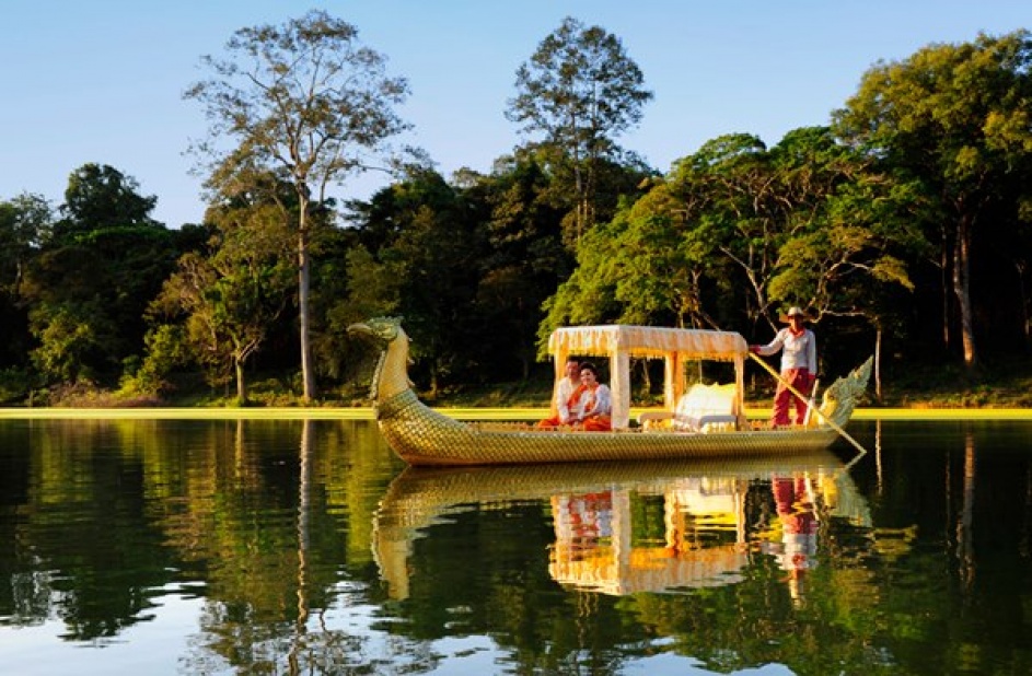 Propelling along the tranquil water of Angkor Thom on a Kongkear boat