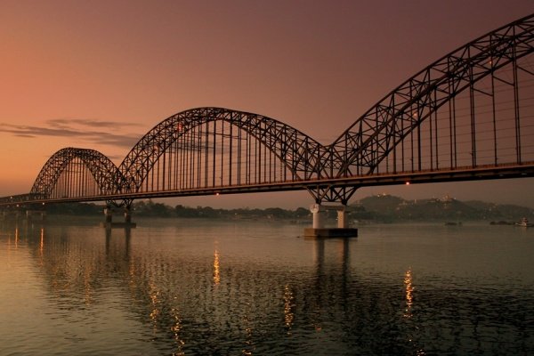 <img src="Cruise-on-the-Irrawaddy.jpg" alt="The Irrawaddy">