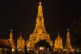 <img src="Temple_Wat_Arun_Bangkok_Night.jpg" alt="Wat Arun at night">
